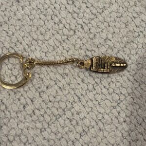 Vtg 70s The Mint Las Vegas Hotel Casino Gambling Gold tone Metal‎ Keychain RARE